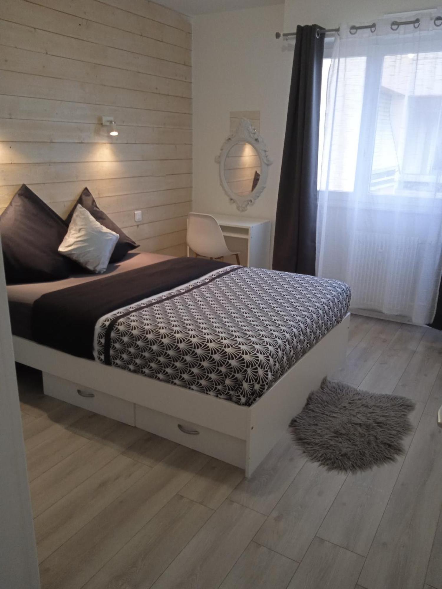 Logement Dans Residence - A 10 Km Du Centre Ville Et A 5 Minute Du Parlement Europeen Avec Parking Gratuit Hoenheim Eksteriør bilde